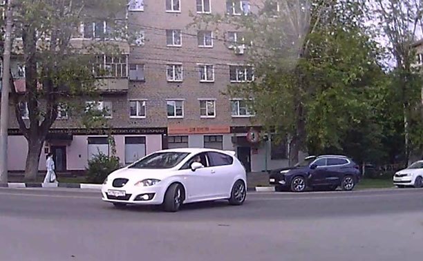 «Поворот миллиона нарушений» на ул. Кутузова: водители по-прежнему нарушают ПДД