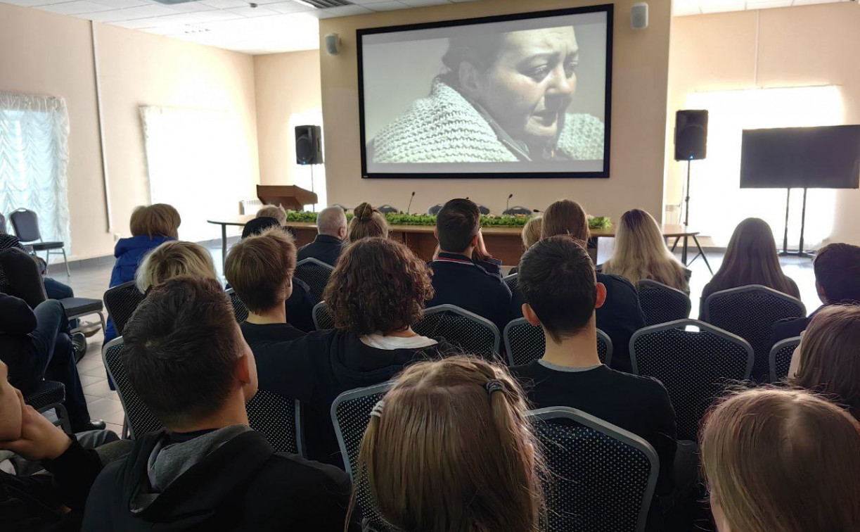 Тулякам показали фильм об освобождении Артемовска