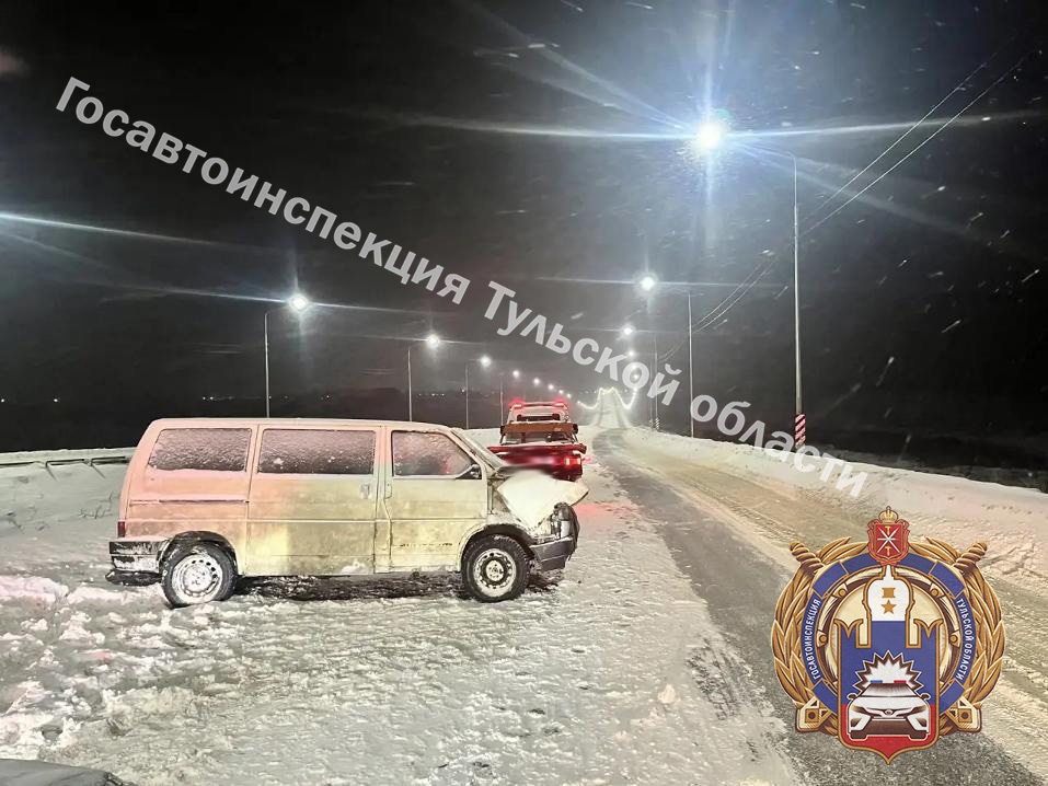 В Киреевском районе Volkswagen разогнался и влетел в отбойник