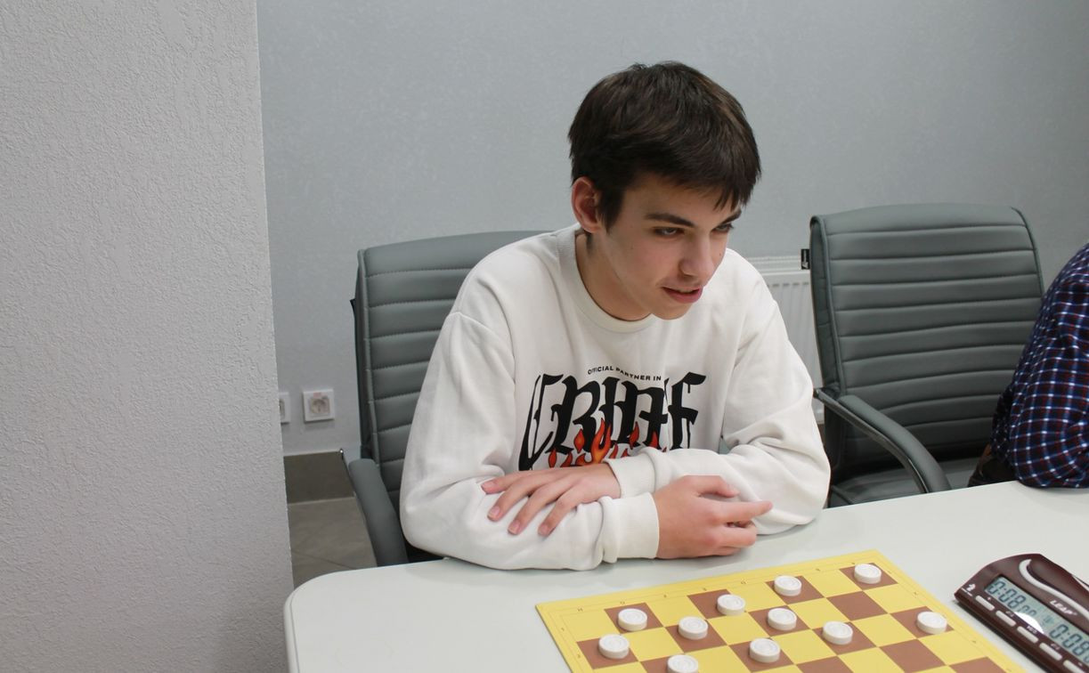 Туляк Арсений Цынов выиграл первенство России по русским шашкам