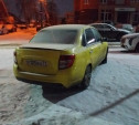 Читатель Myslo: «На ул. Буденного водитель Lada Granta припарковался на тротуаре»