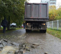 В Туле провалившийся грузовик на ул. Луначарского мог повредить коммуникации