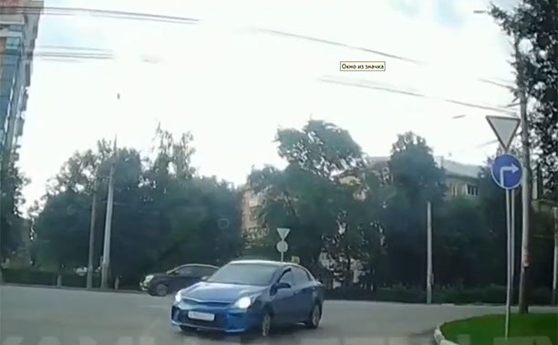На пр. Ленина водитель резво проскочил через двойную сплошную