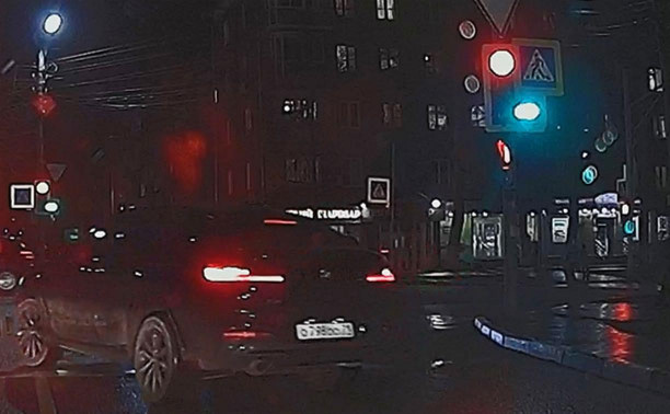 Накажи автохама: значок BMW меняет правила проезда на сигналы светофора?