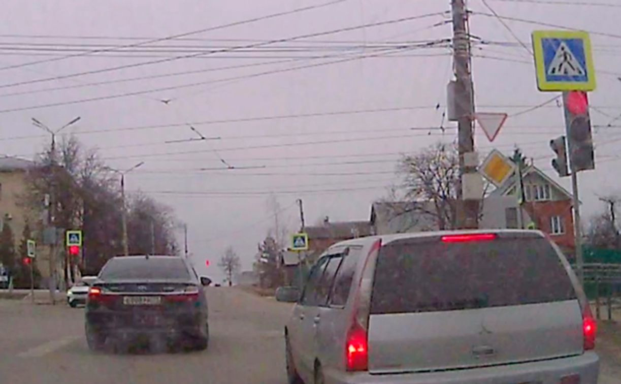 В Туле водитель сообразил, как проехать «неудобный» перекресток