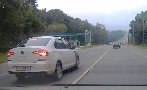 В Туле водитель Volkswagen за 20 секунд сумел дважды нарушить ПДД