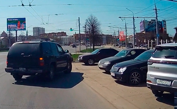 На ул. Советской желание припарковаться едва не привело к ДТП