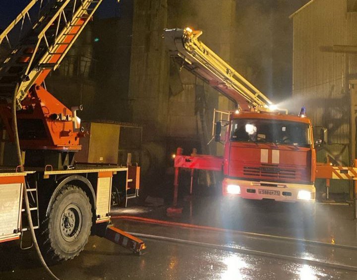 В Тульской области спасатели потушили горевшую камеру для сушки семян