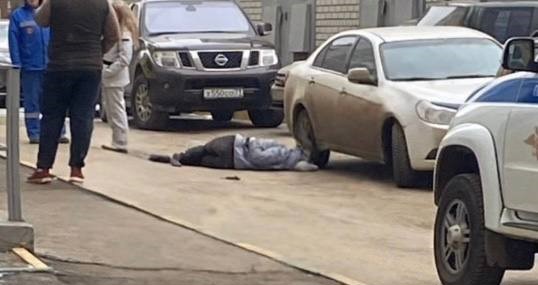 В Туле женщина выпала из окна дома на улице Пузакова. Видео