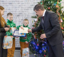 Алексей Дюмин исполнил новогодние желания детей