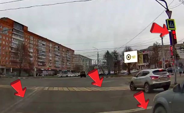 В Туле водитель кроссовера совершил «необычный» разворот