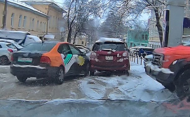 Водитель каршеринга скрылся после ДТП в центре Тулы