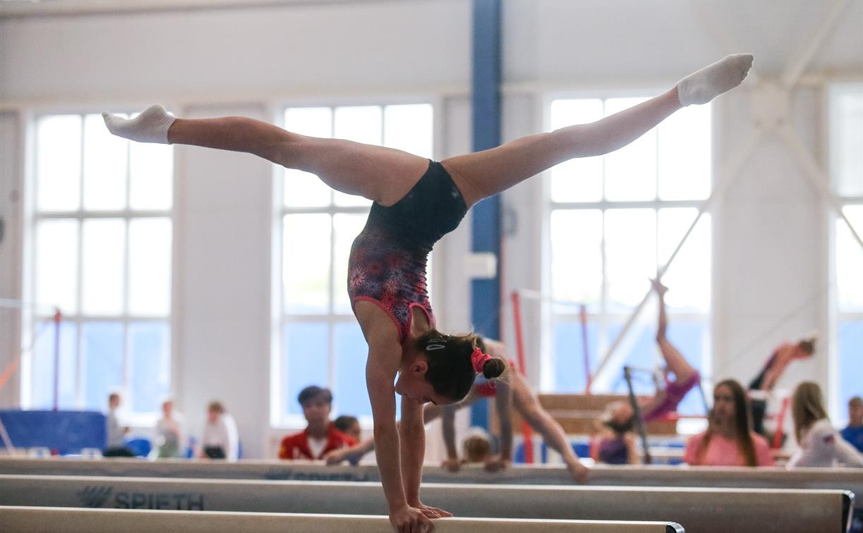 В Туле стартовали межрегиональные соревнования по спортивной гимнастике: фоторепортаж