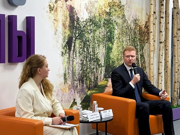 Замминистра спорта России Александр Никитин выступил перед ветеранами СВО