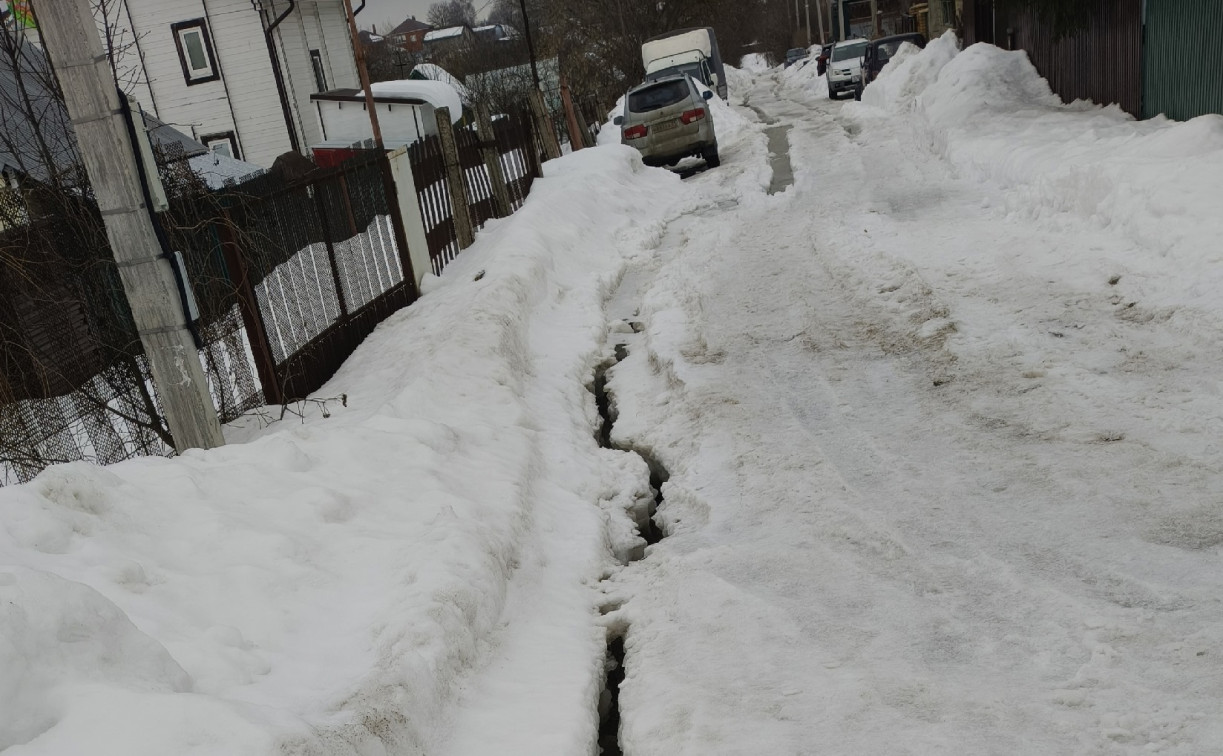 В Туле улица Лобачевского превратилась в каньон из-за не убранного вовремя снега