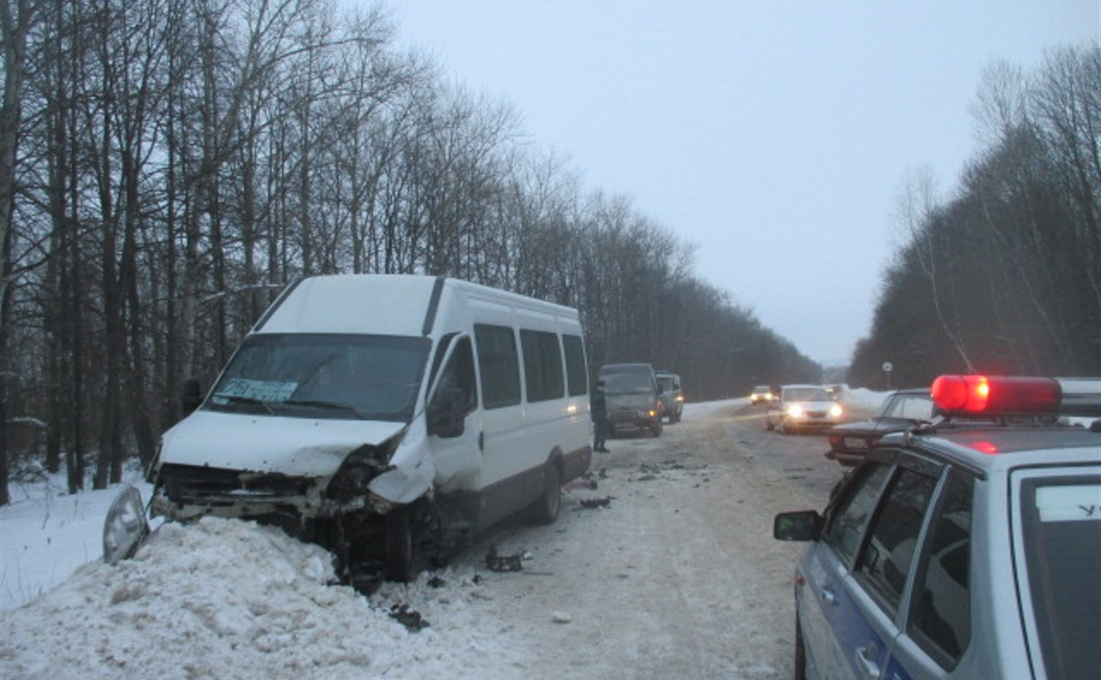 В Узловском районе ДТП с маршруткой: один человек погиб, четверо пострадали