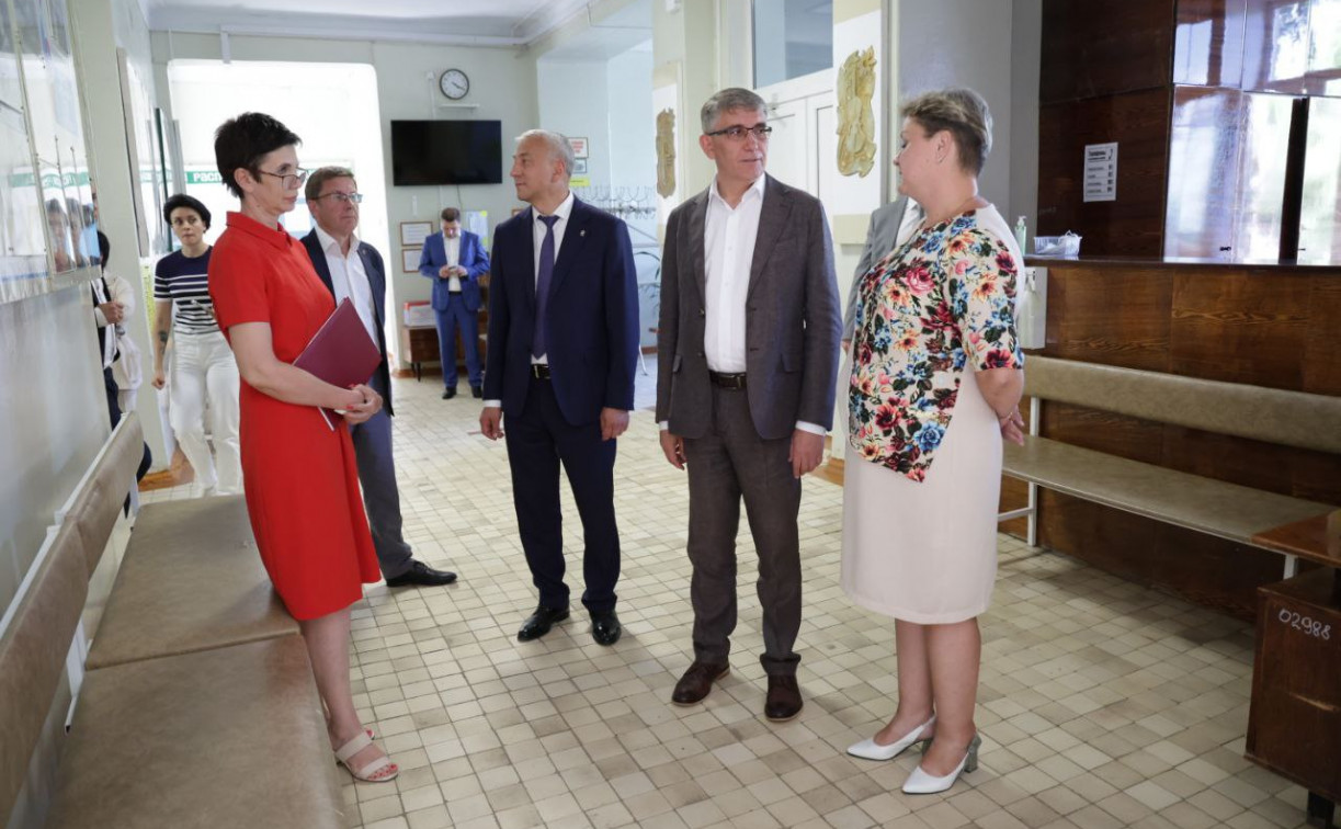Дмитрий Миляев раскритиковал подрядчика за срыв сроков ремонта школы в Ефремове 