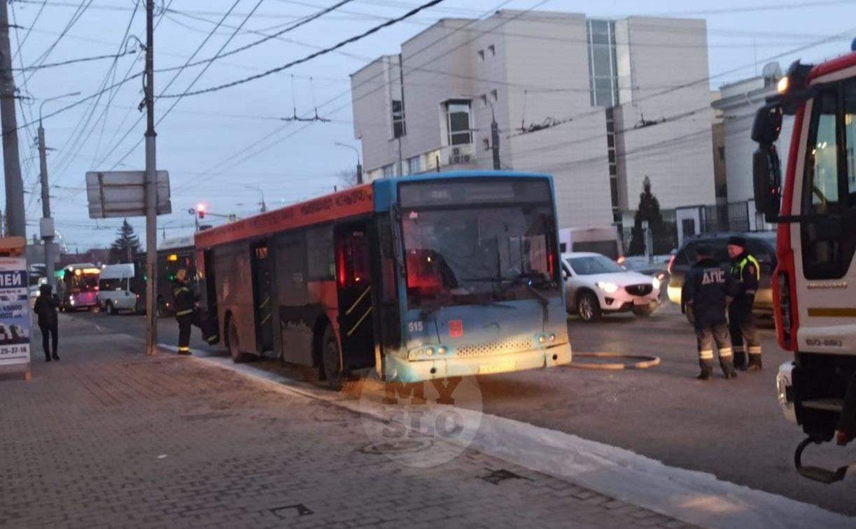 На ул. Советской в Туле задымился автобус