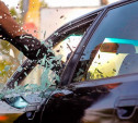 Подрезал на дороге: В Туле водитель разбил ногой стекло в иномарке автохама