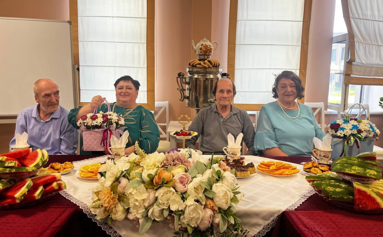 В Красивском доме для пожилых сыграли две свадьбы