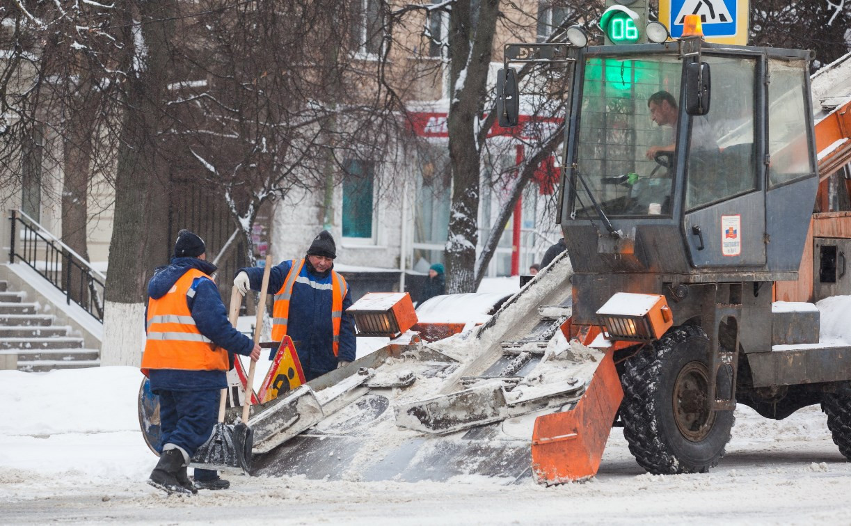 Разъяснение Myslo: Как коммунальщики обязаны чистить дороги и дворы от снега 