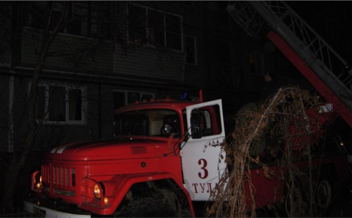 17 пожарных тушили горящую квартиру в Пролетарском районе