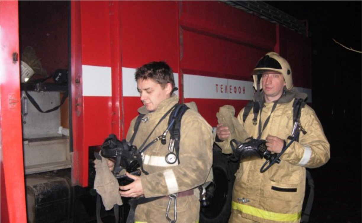 В Заречье спасатели вывели мужчину из горящего дома