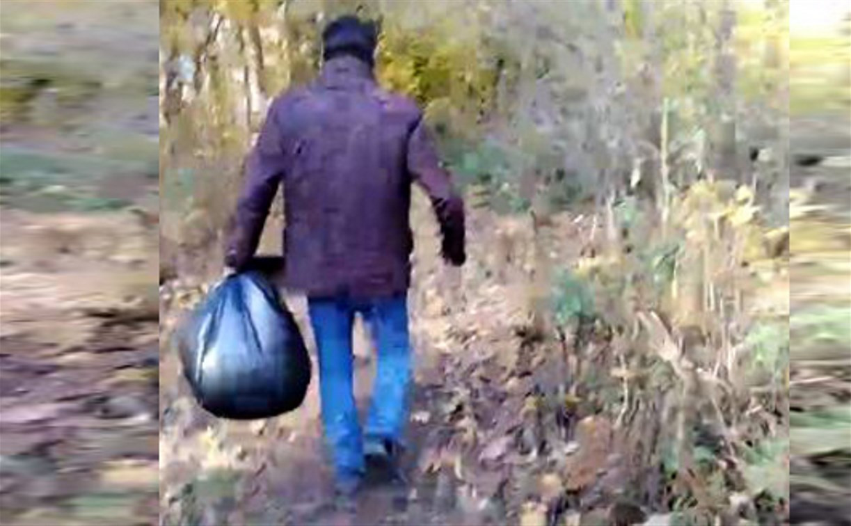 Узловчанка 2 км гнала двух мужиков с мусорным мешком до помойки: видео