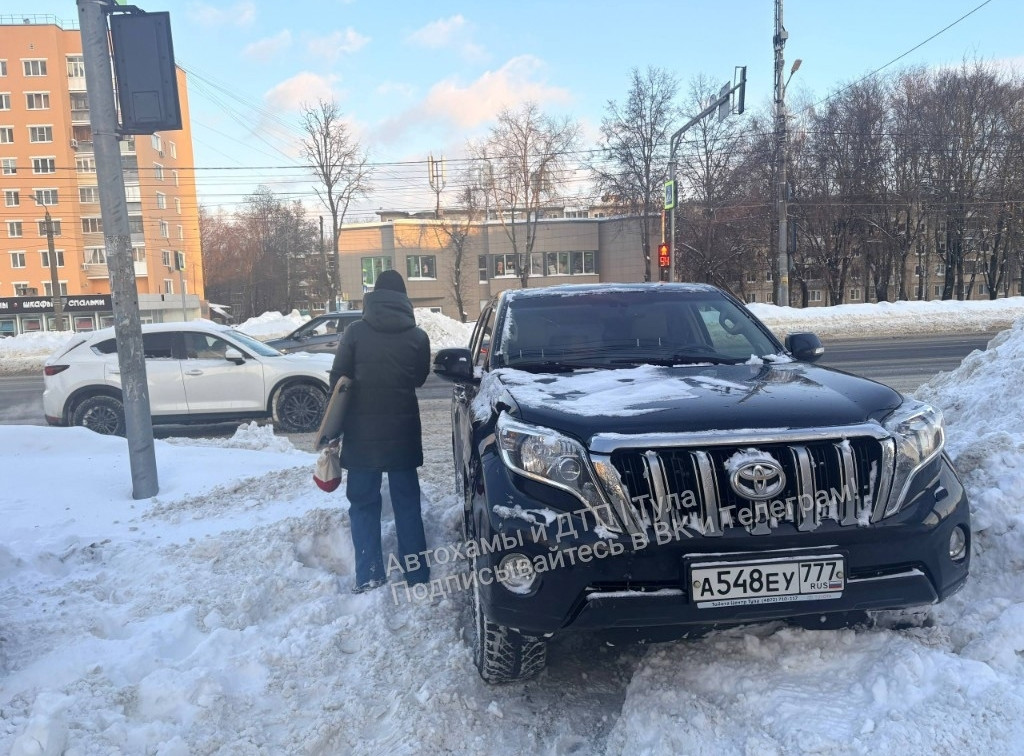 На пр. Ленина водитель решил взгромоздиться на пешеходный переход