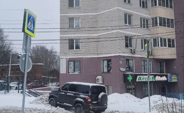 Туляк припарковал внедорожник прямо на расчищенном переходе