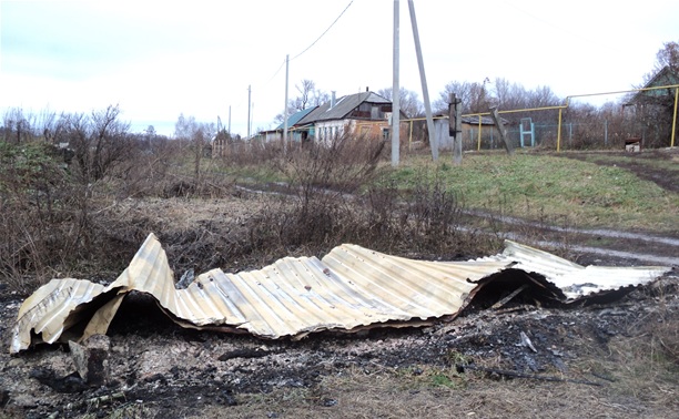 В Щекинском районе неизвестные спалили строительный вагончик