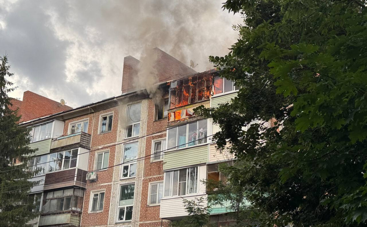 На Зеленстрое загорелась квартира в пятиэтажке