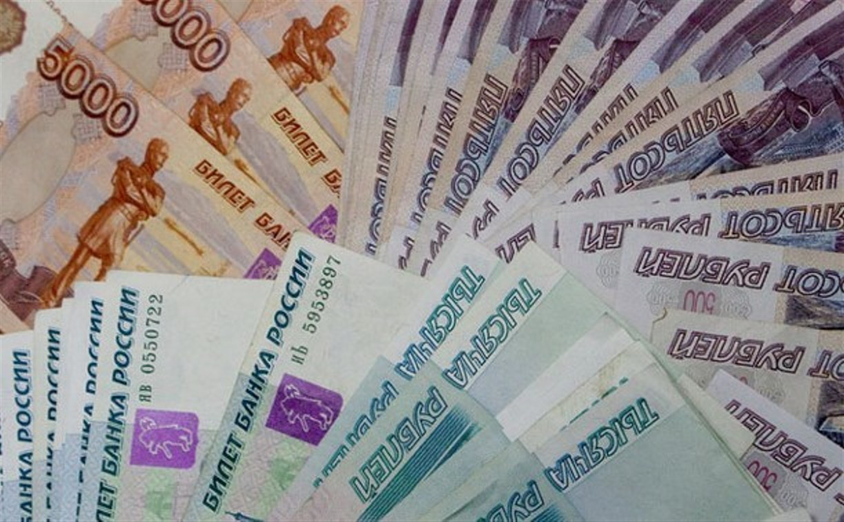 Россияне продолжают хранить деньги в рублях