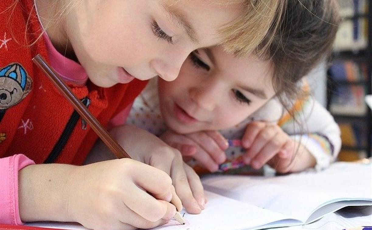 С 15 июля Пенсионный фонд начнет прием заявлений о выплате 10 тысяч рублей на детей школьного возраста