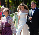 В Центральном парке Тулы состоялись массовые церемонии заключения брака: фоторепортаж