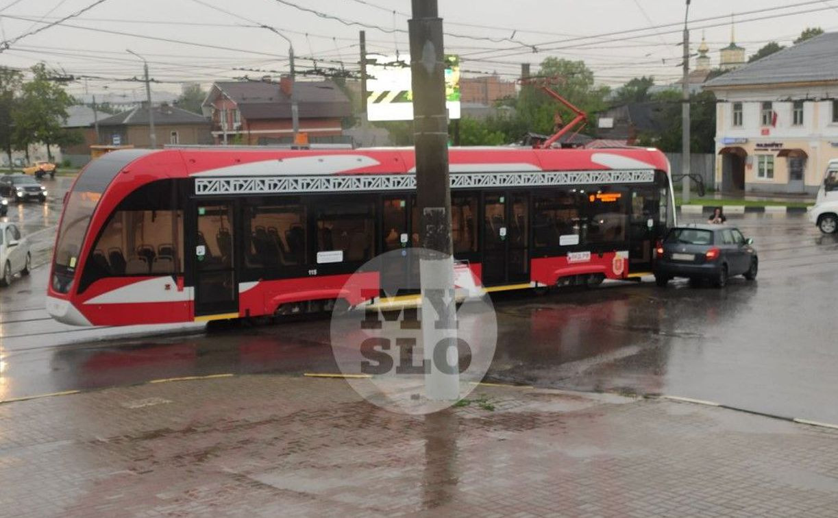 В Туле попал в ДТП еще один новый трамвай «Львенок»