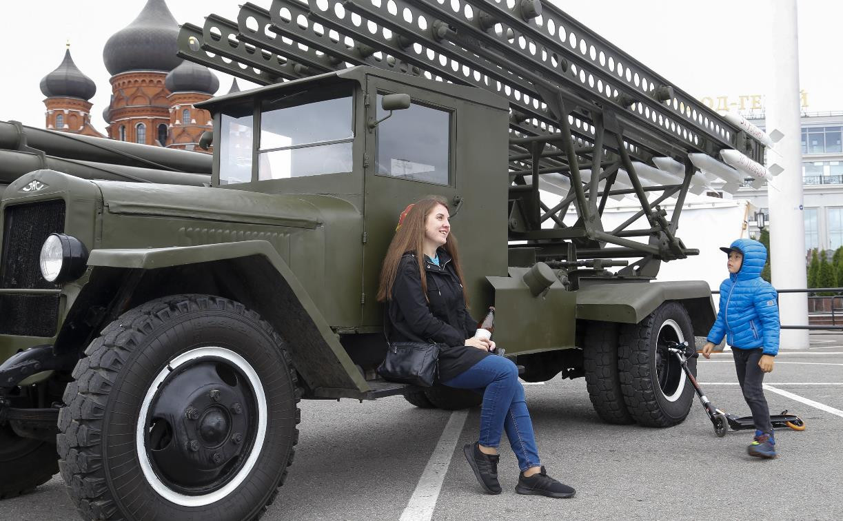 Выставка военной техники на площади Ленина: фоторепортаж