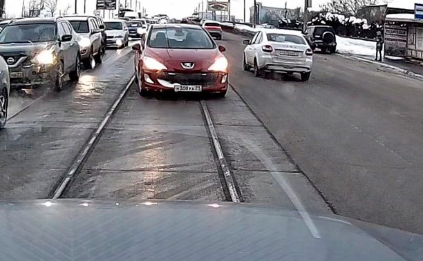 В Туле автоледи захотела повернуть со встречки