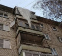 Администрация Пролетарского района поможет пожилой женщине сбить сосульку на балконе