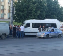 На Советской автобус врезался в столб