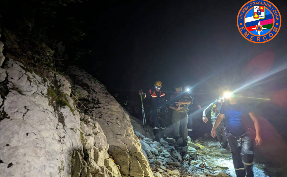 В Сочи из каньона реки спасли семью туляков с шестимесячным малышом: видео