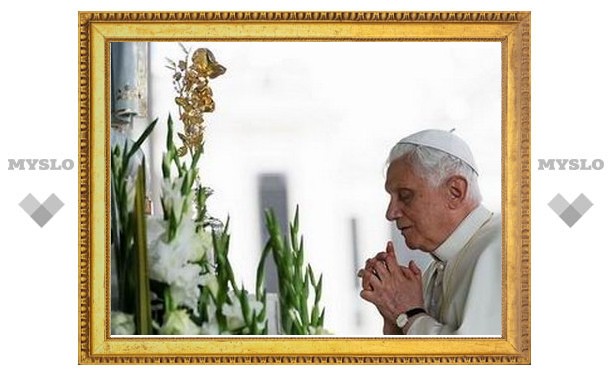 Бенедикт XVI прибыл в Фатиму