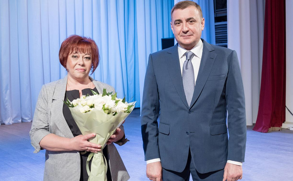 Алексей Дюмин поздравил работников социальной сферы с профессиональным праздником