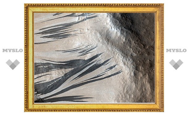 Орбитальный зонд сфотографировал полосы на Марсе
