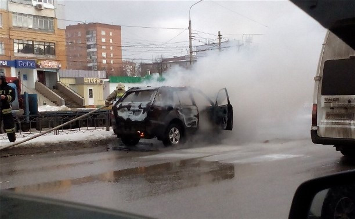 На улице Ложевой сгорел автомобиль 