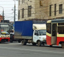 На ул. Советской ГАЗель неосторожно «пристроилась» к трамваю
