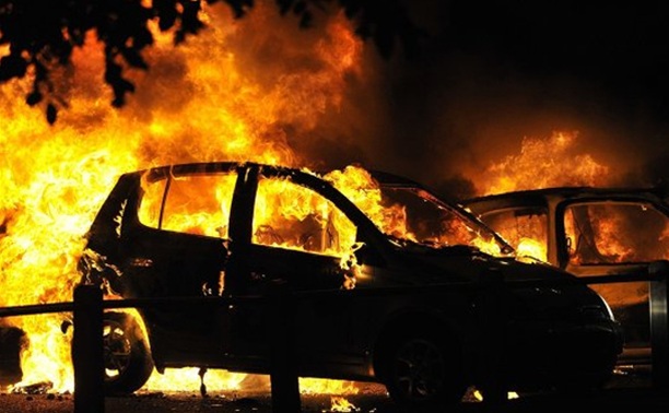 Ночью в Туле сгорели два автомобиля