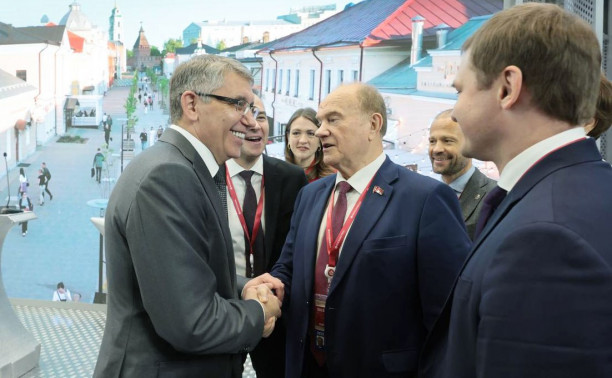 Дмитрий Миляев презентовал Геннадию Зюганову стенд Тульской области