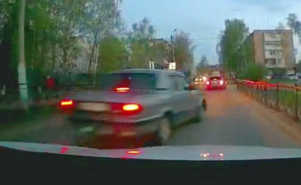 «Накажи автохама»: кимовский лихач на «Волге» попал на видеорегистратор