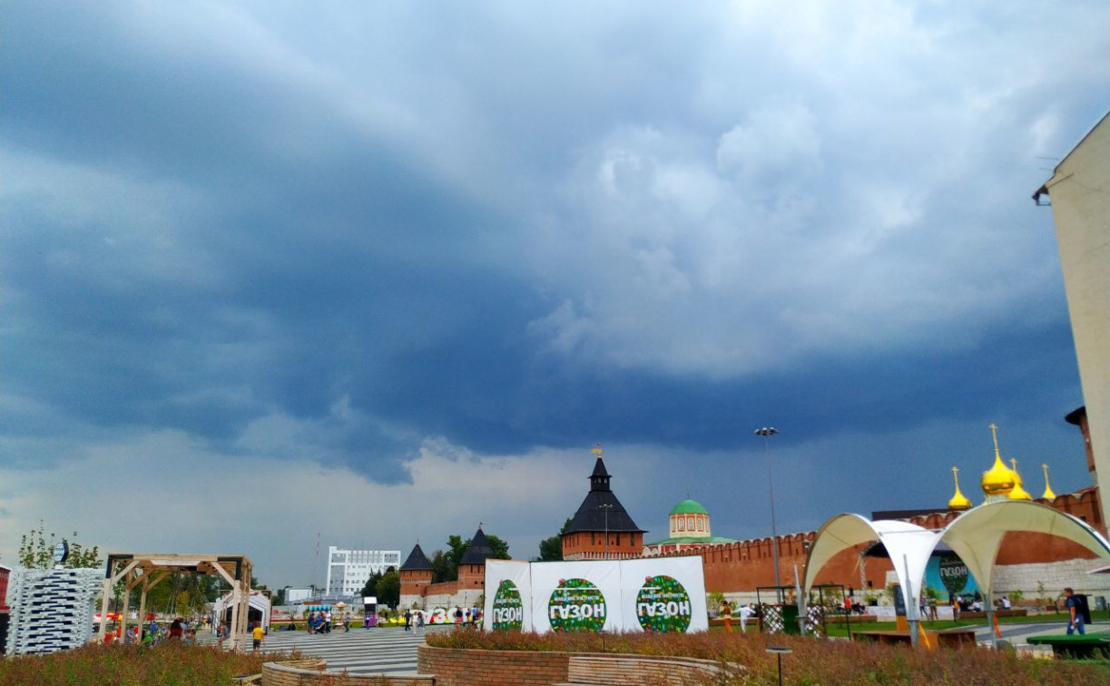 Гроза, град и шквалистый ветер: в ближайшие часы Тульскую область накроет непогода